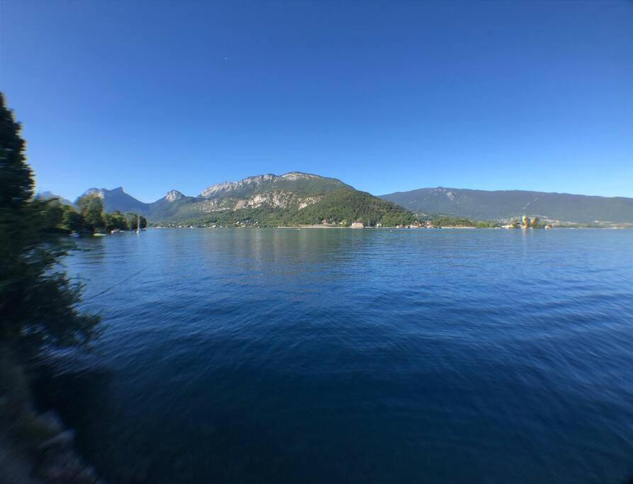 Charmant Et Spacieux Appartement A Quelques Pas Du Lac Duingt Extérieur photo